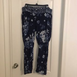 Jessica Simpson maternity bottoms